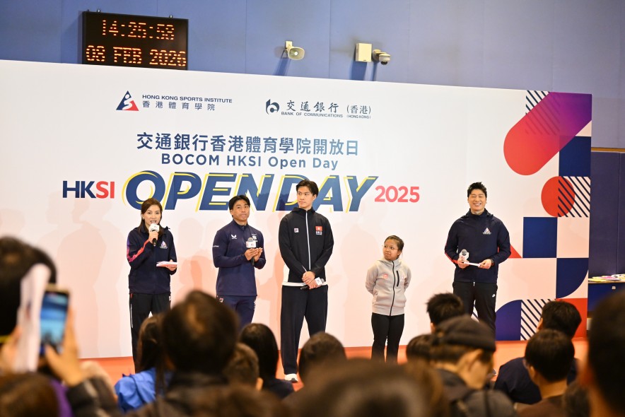 <p>（左二起）七人榄球运动员李卡度、剑击运动员何思朗及残疾人游泳运动员吴卓恩，於欢迎仪式上分享参加第15届全国运动会及全国第12届残疾人运动会的经历，大谈体院对精英运动员的支援，以及市民对他们支持的重要性。</p>
